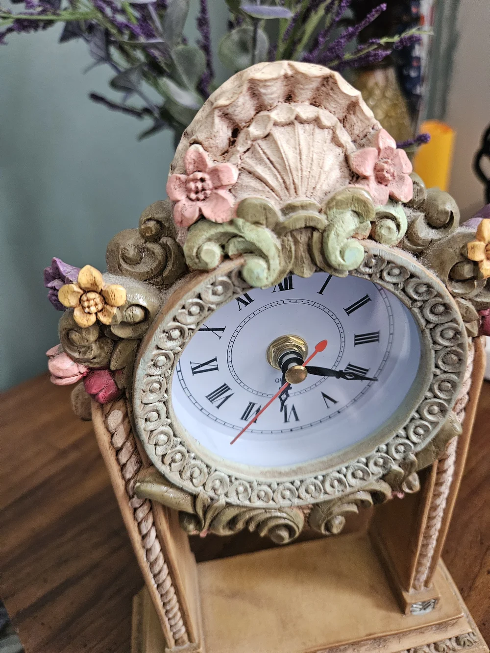 Vintage-Style Decorative Mantel Clock in Multicolor